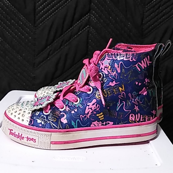 Twinkle toes - Picture 1 of 3